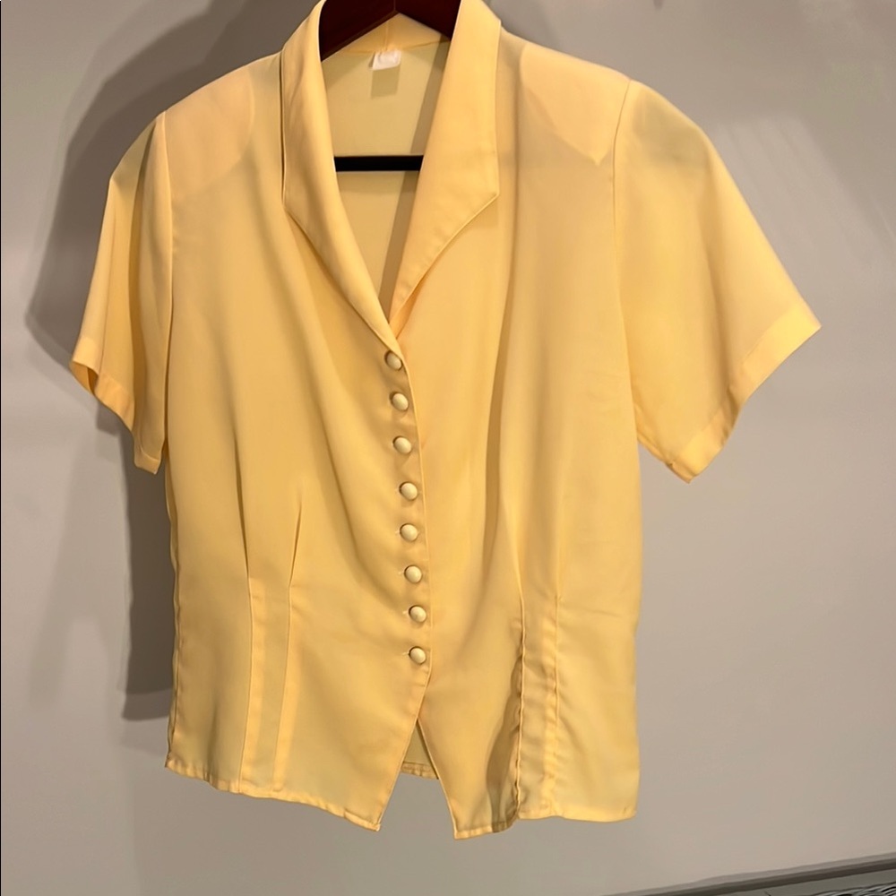Elegant Button-Up Women's Blouse in Soft Yellow